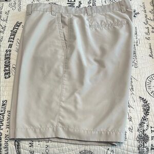 Callaway men’s golf shorts. Size 40.